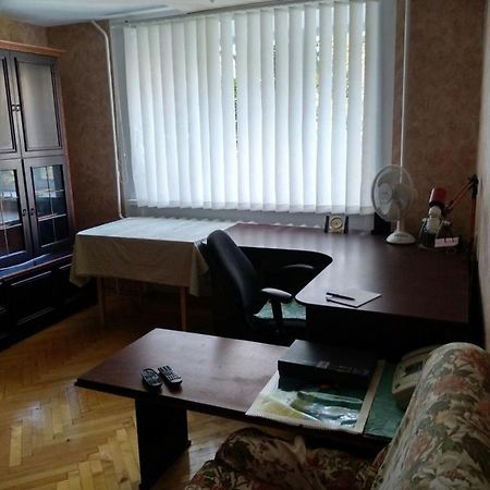 4-X Apartments Center Wi-Fi С 3-Мя Спальнями 95М2 Chernihiv Luaran gambar